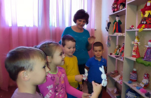 Знакомство с народной куклой Знакомство с народной куклой.